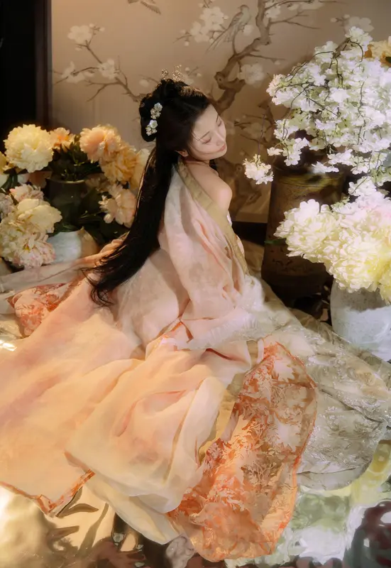 [YITUYU艺图语]2025.01.11 花吻 安九鱼 - 艺图语