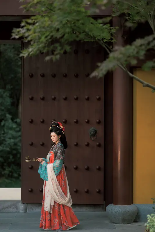 [YITUYU艺图语]2025.01.12 山寺踏秋 郑钰熙 - 艺图语